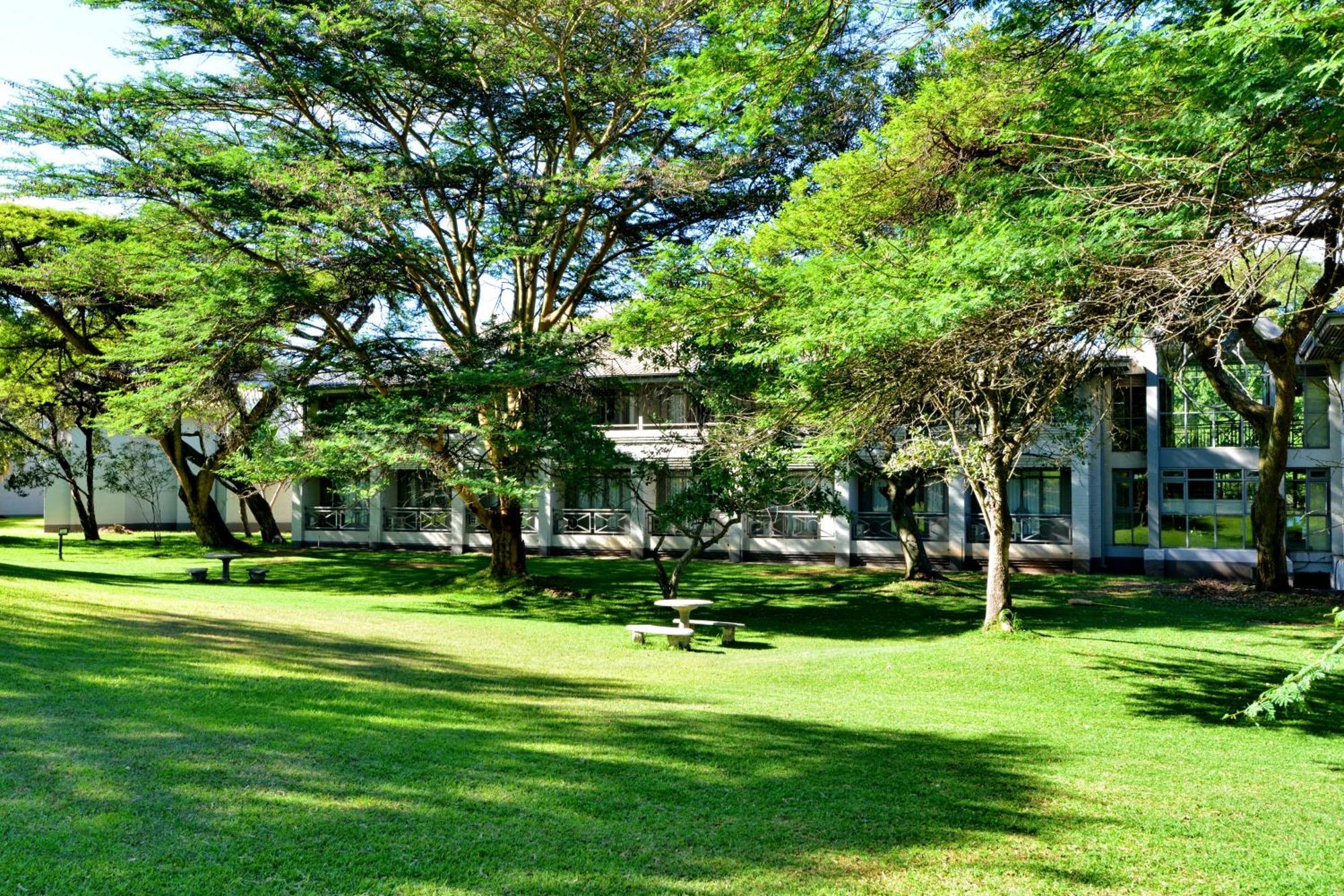 Cresta Lodge Harare Exterior photo